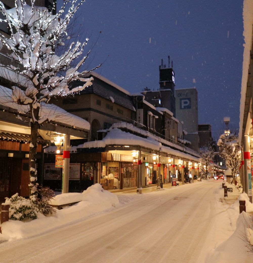 冬の商店街と二十四日市