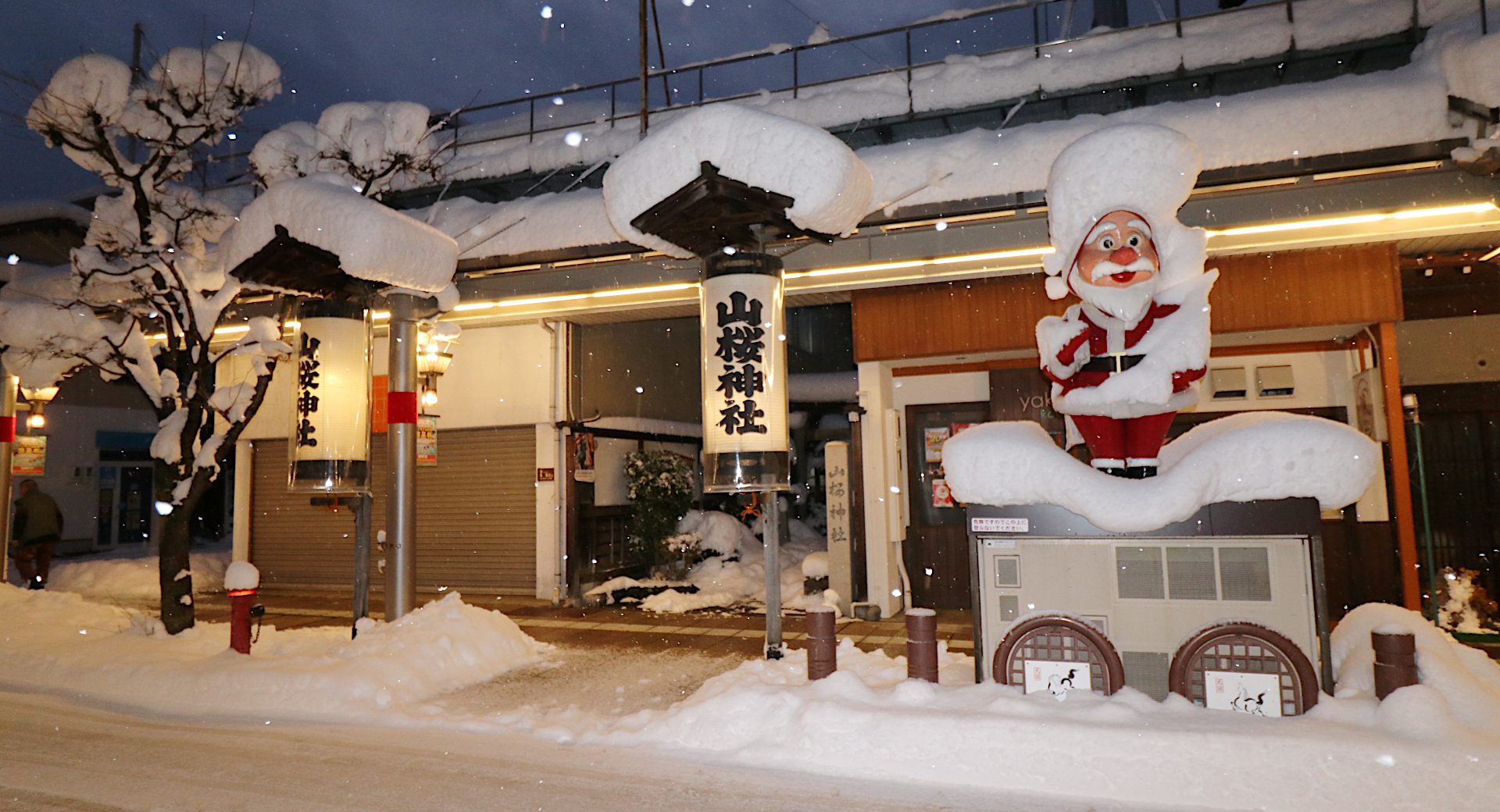 冬の商店街と二十四日市