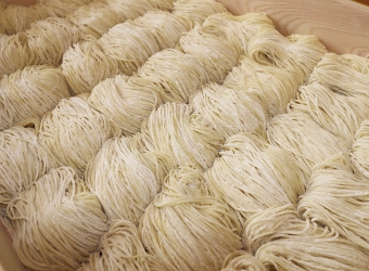 店内で作った自家製面（細麺）